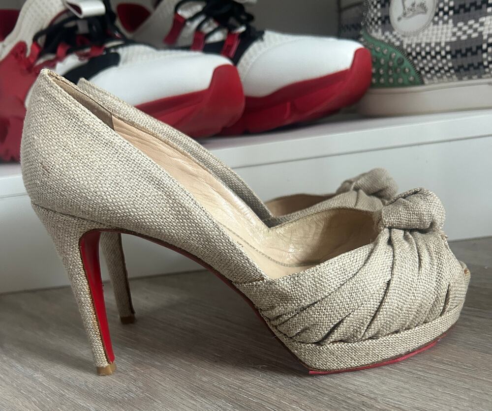 Christian Louboutin Jenny Peeptoe Knot Size 36 US 6